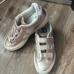 Vela Metallic Sneakers